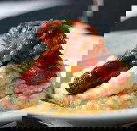 Bernborough Tavern - Southport Accommodation