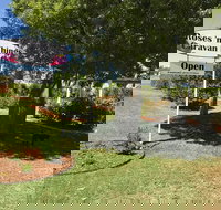 Roses 'n Things Van Park - Accommodation Southport