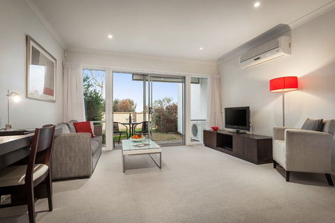 Quest Sanctuary Lakes - Southport Accommodation 2