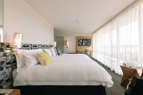 QT Canberra - Southport Accommodation 6
