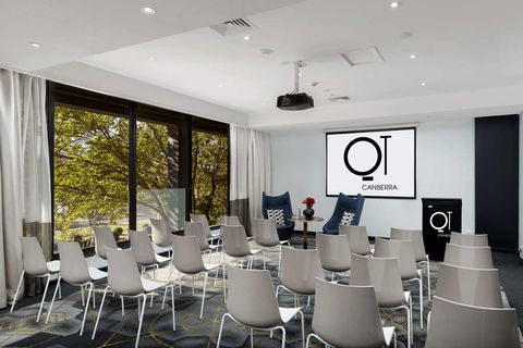 QT Canberra - Southport Accommodation 7