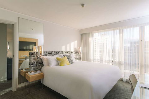 QT Canberra - Southport Accommodation 16