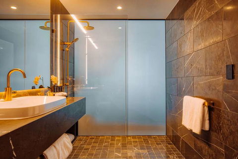 Eatons Hill Hotel - Southport Accommodation 5