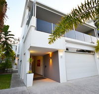 Alex Beach House - Southport Accommodation