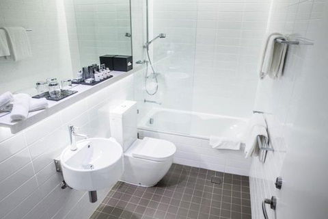 Adge Apartment Hotel - Southport Accommodation 14