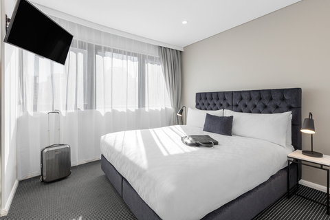 Meriton Suites Kent Street - Accommodation Southport 0