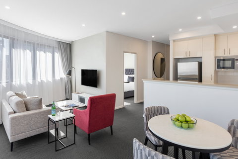 Meriton Suites Kent Street - Accommodation Southport 1