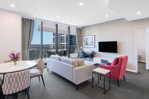 Meriton Suites Kent Street - Accommodation Southport 4