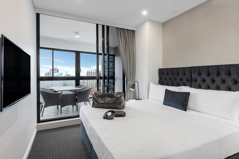 Meriton Suites Kent Street - Accommodation Southport 12