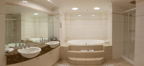 Quality Apartments Adelaide Central - Accommodation Southport 2