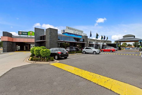 Quality Inn Taylors Lakes Motel - Accommodation Southport 2