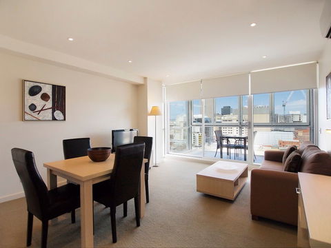 IStay Precinct - Southport Accommodation 2