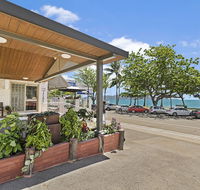 Beach House Motel - Southport Accommodation