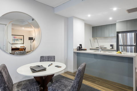 Meriton Serviced Apartments North Sydney - Southport Accommodation 5