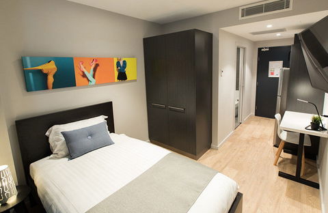 Studio 8 Residences (Adults Only) - Southport Accommodation 3