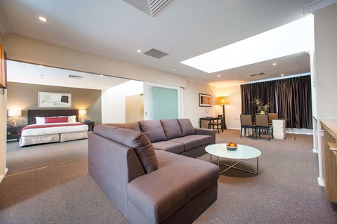 Ramada Hotel & Suites Sydney Cabramatta - Southport Accommodation 6