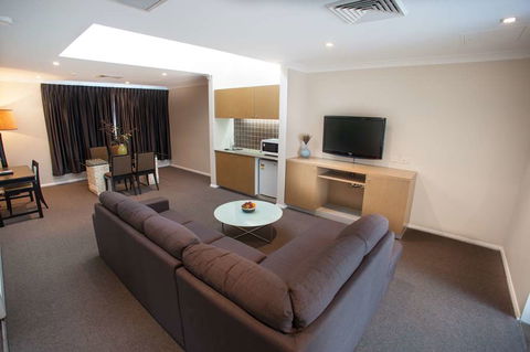 Ramada Hotel & Suites Sydney Cabramatta - Southport Accommodation 8