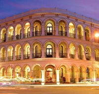 Largs Pier Hotel - Southport Accommodation