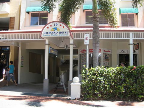 Macrossan House Boutique Holidays Apts - Southport Accommodation 1