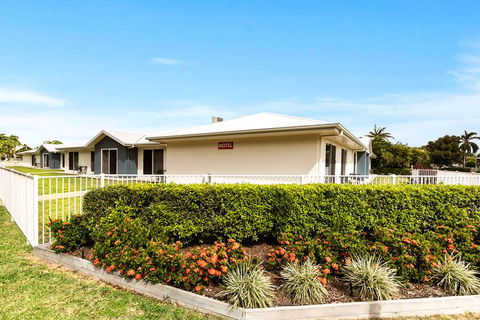 Econo Lodge Beachside - Southport Accommodation 1