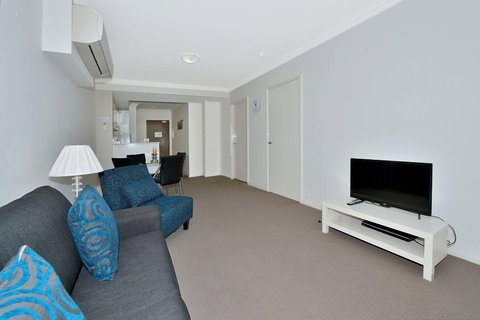 Dolphin Quay Apartment Hotel - Accommodation Southport 2