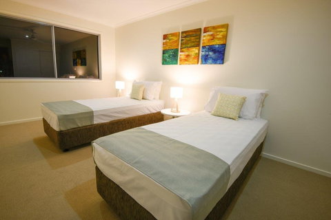 Direct Hotels - Breeze on Brightwater - Accommodation Southport 0