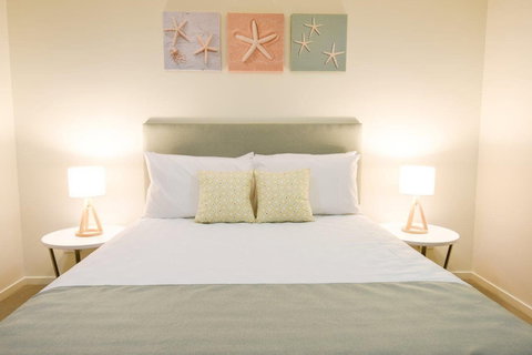 Direct Hotels - Breeze on Brightwater - Accommodation Southport 1