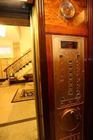 ULTIQA Rothbury Hotel - Southport Accommodation 1