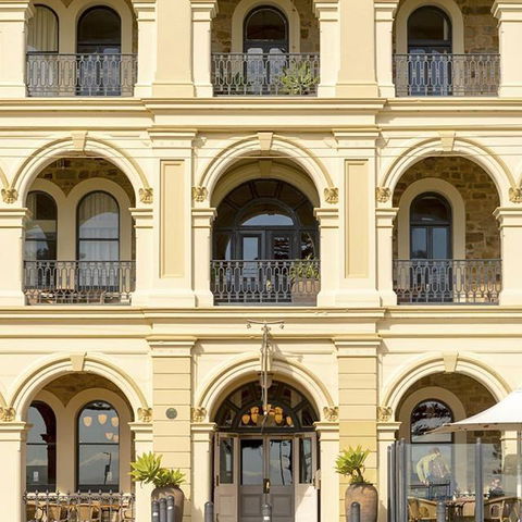 Largs Pier Hotel - Southport Accommodation 1