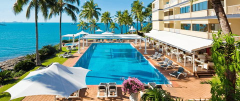 Coral Sea Resort - Accommodation Southport 2