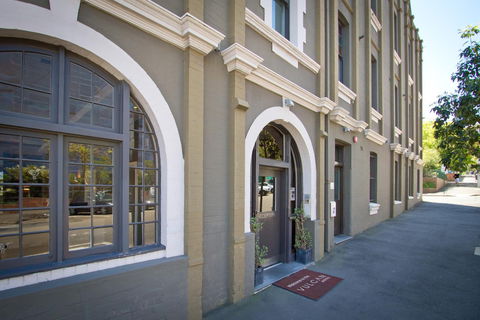 The Vulcan Hotel - Southport Accommodation 1