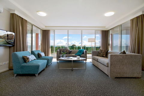 Pacific Suites Canberra - Southport Accommodation 1
