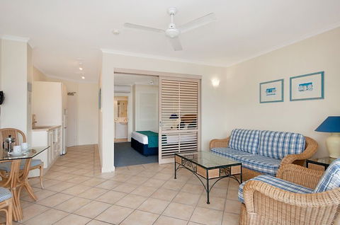Macrossan House Boutique Holidays Apts - Southport Accommodation 2