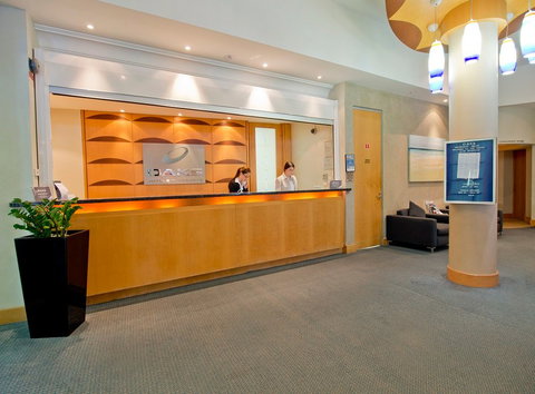 Oaks Waterfront Resort - Accommodation Southport 1