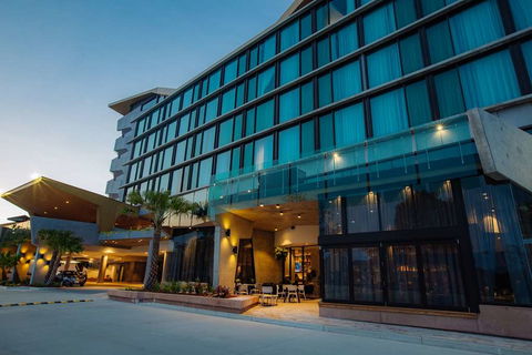 Eatons Hill Hotel - Southport Accommodation 0