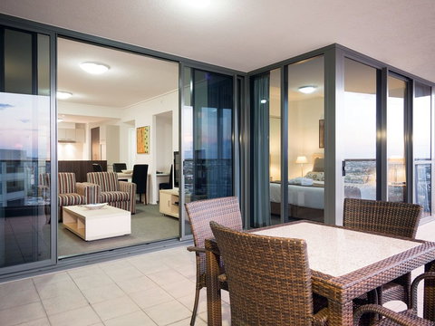 Oaks Aurora - Accommodation Southport 2