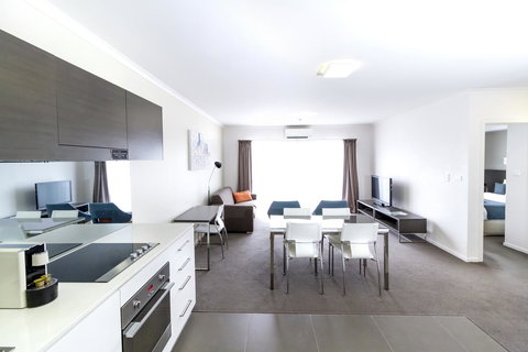 Abode Tuggeranong - Accommodation Southport 2