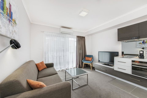 Abode Tuggeranong - Accommodation Southport 5
