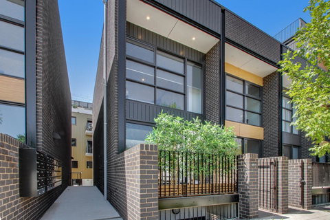 Accommodate Canberra - Parbery - Accommodation Southport 8