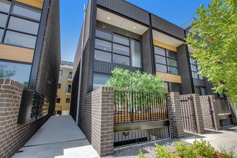 Accommodate Canberra - Parbery - Accommodation Southport 4