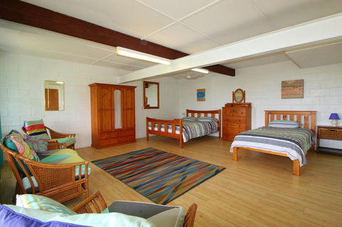 Bally High, 20 Dulconghi Street - Southport Accommodation 3