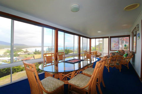 Bally High, 20 Dulconghi Street - Southport Accommodation 8