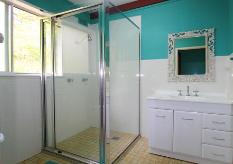 Bally High, 20 Dulconghi Street - Southport Accommodation 4