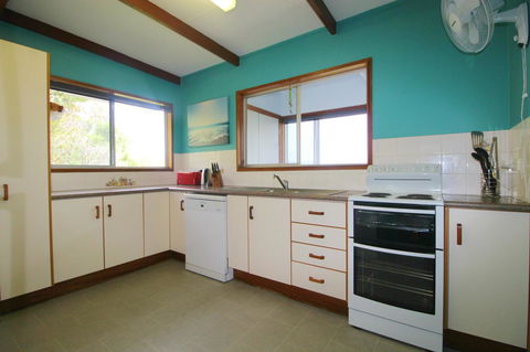 Bally High, 20 Dulconghi Street - Southport Accommodation 11