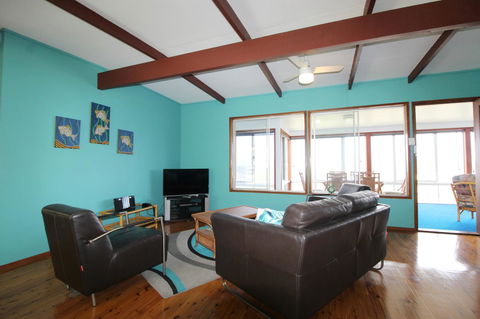 Bally High, 20 Dulconghi Street - Southport Accommodation 14