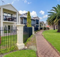 Port Adelaide Harbourside House - Southport Accommodation