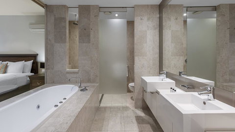 Oaks Casuarina Santai Resort - Accommodation Southport 2