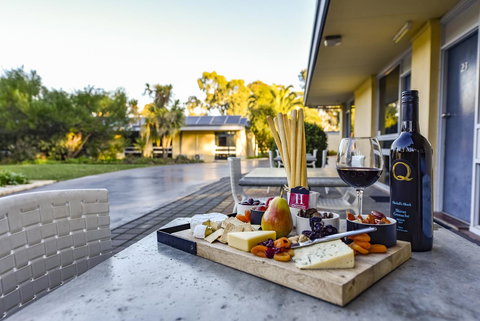 William Macintosh Motor Lodge - Accommodation Southport 1