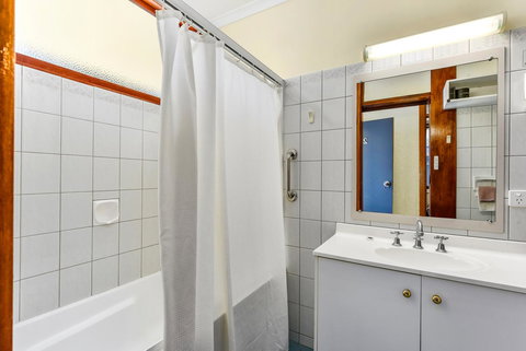 William Macintosh Motor Lodge - Accommodation Southport 22