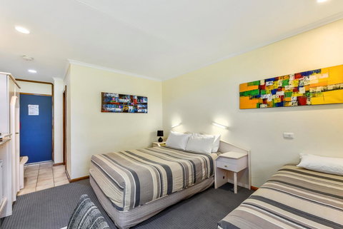 William Macintosh Motor Lodge - Accommodation Southport 13